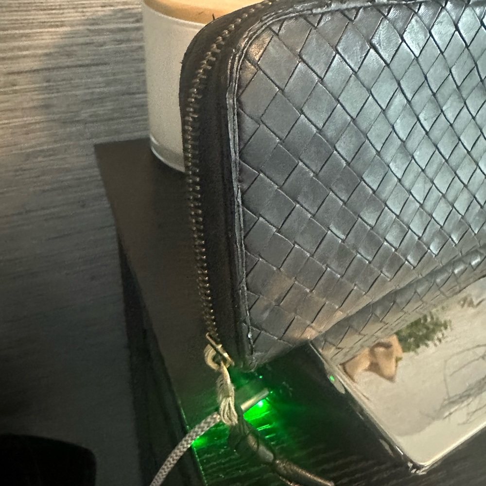 Bottega Veneta Black Woven Wallet - Picture 3 of 9
